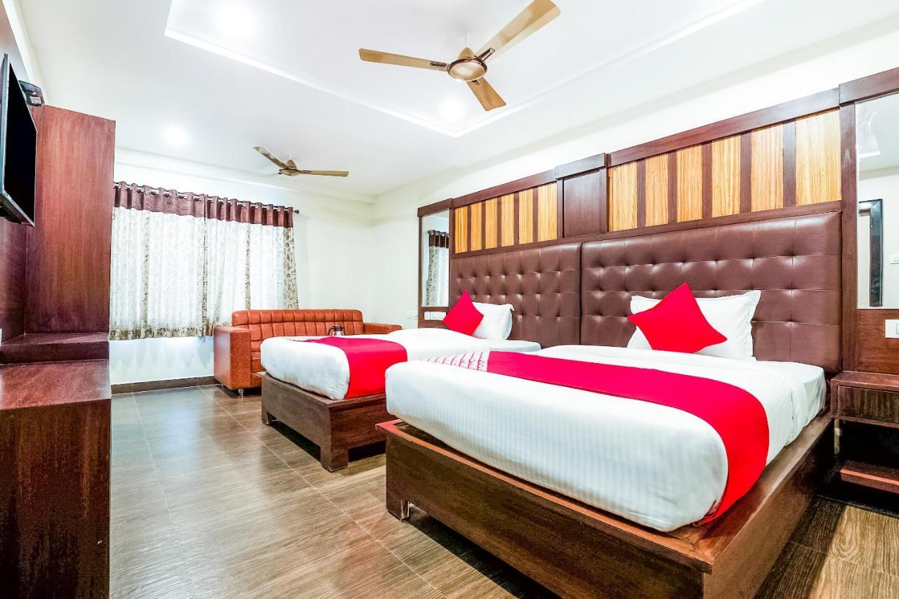 Oyo 16155 Hotel Dcm Grand Vijayawada Exterior photo